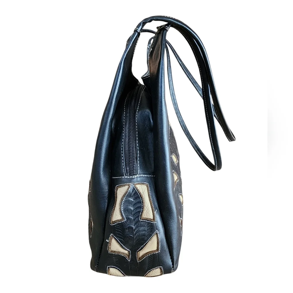 LEADERS IN LEATHER J.L SALDIVAR hobo shoulder bag cream/black cutout